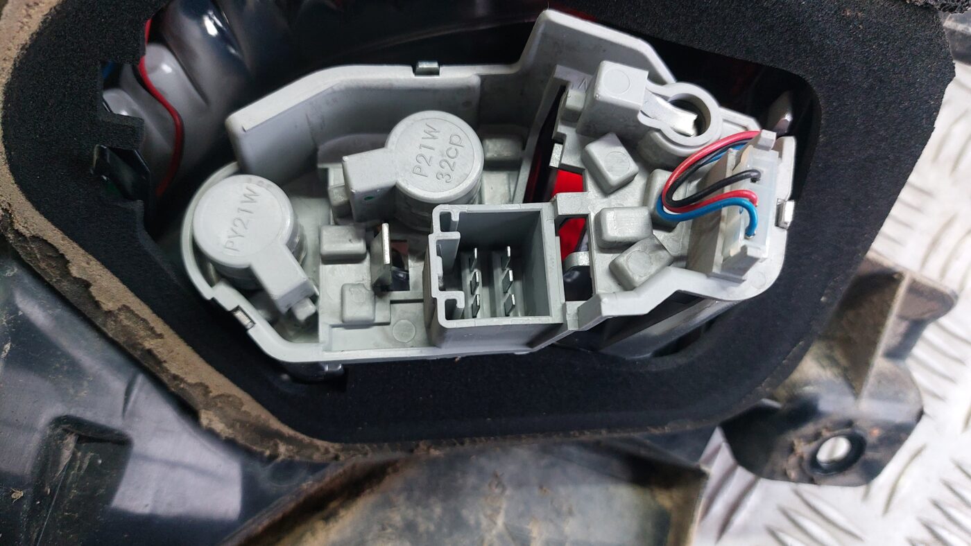 Aizmugurējais kreisais lukturis priekš VOLVO V60 2012