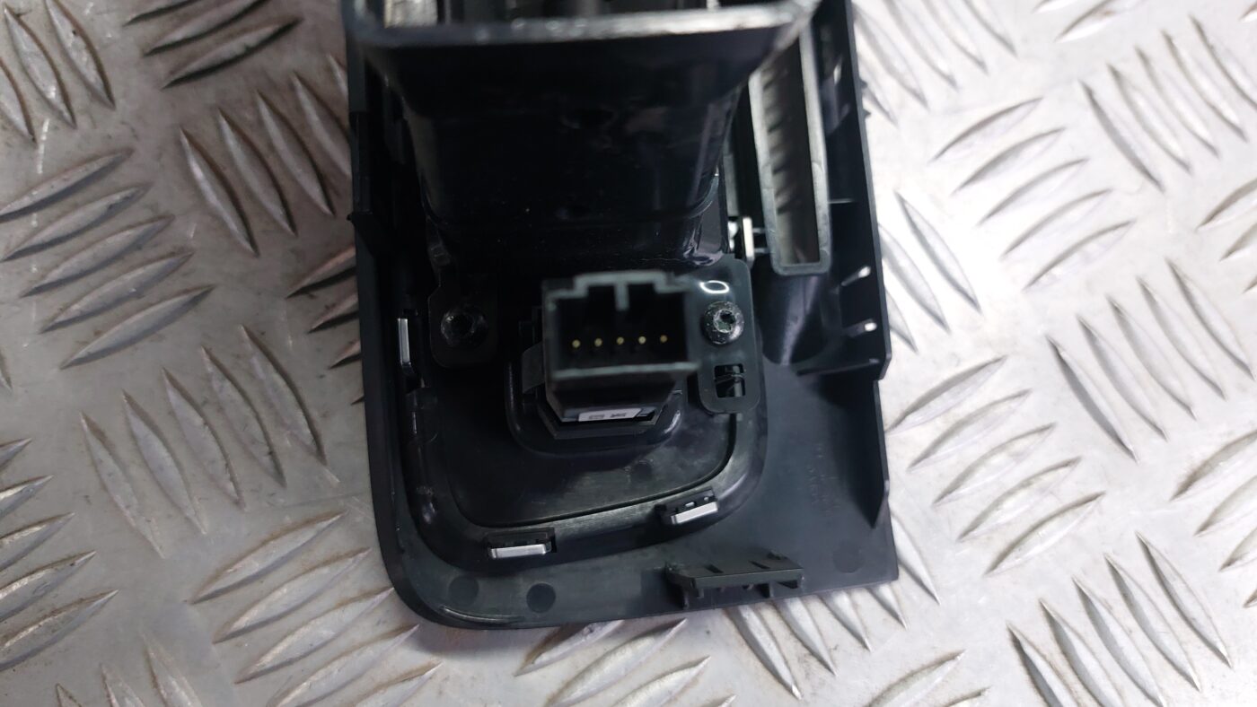 Mērinstrumentu paneļa gaisa vads, centrā priekš VOLVO V60 2012 3 Mērinstrumentu paneļa gaisa vads, centrā priekš VOLVO V60 2012