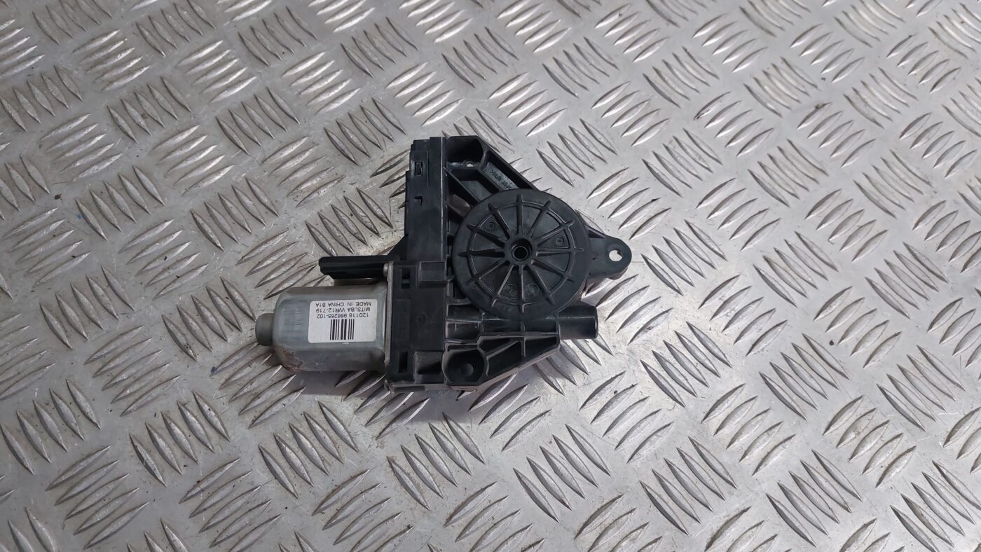 Elektrisko stiklu motors priekš VOLVO V60 2012 1 Elektrisko stiklu motors priekš VOLVO V60 2012