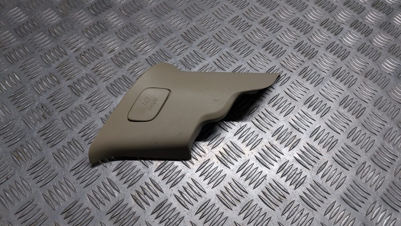 Aizmugurējas salona statnes apdare priekš VOLVO V60 2012 1 Aizmugurējas salona statnes apdare priekš VOLVO V60 2012