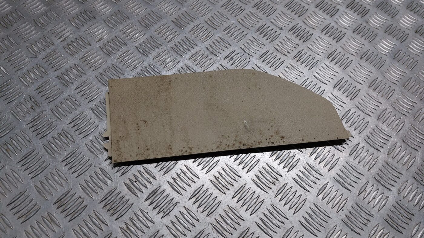 Centrālās konsoles (apdares) sānu panelis priekš VOLVO V60 2012