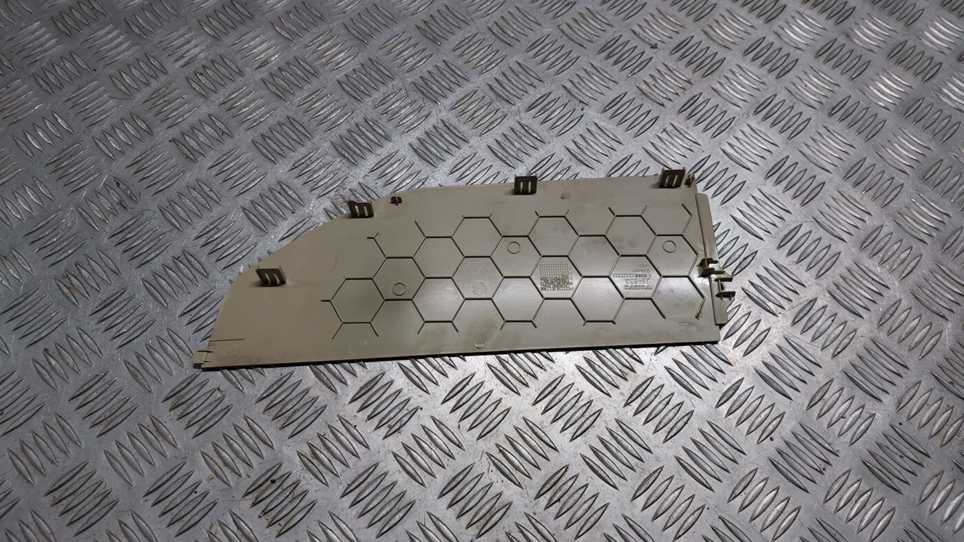 Centrālās konsoles (apdares) sānu panelis priekš VOLVO V60 2012