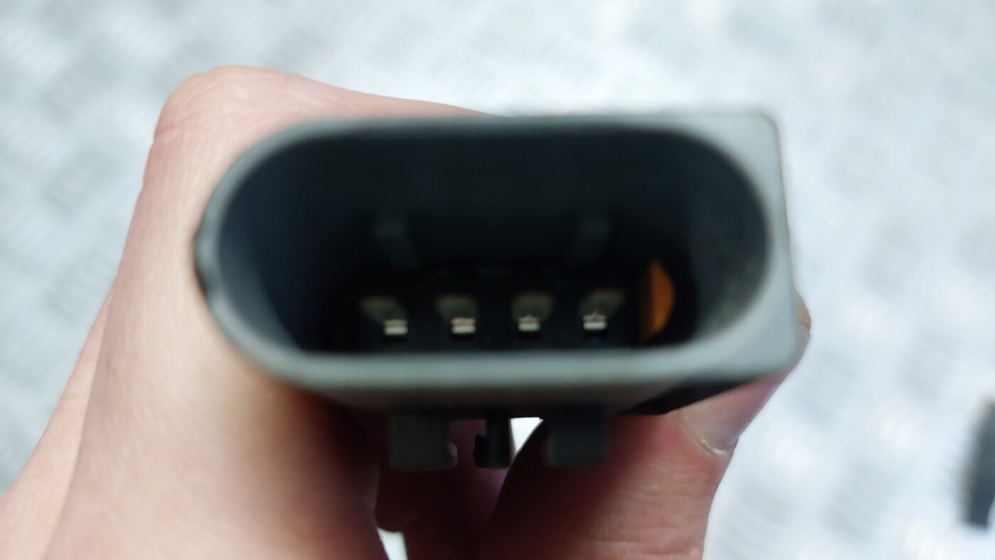 Kvēlsveču vadi priekš VOLVO V60 2012 3 Kvēlsveču vadi priekš VOLVO V60 2012