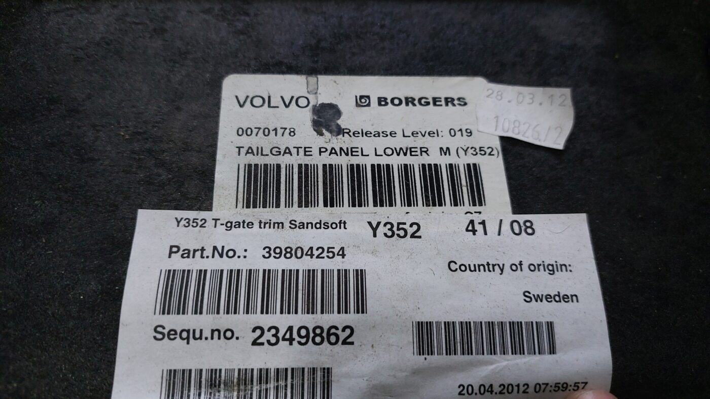 Bagāžnieka vāka liela apdare priekš VOLVO V60 2012