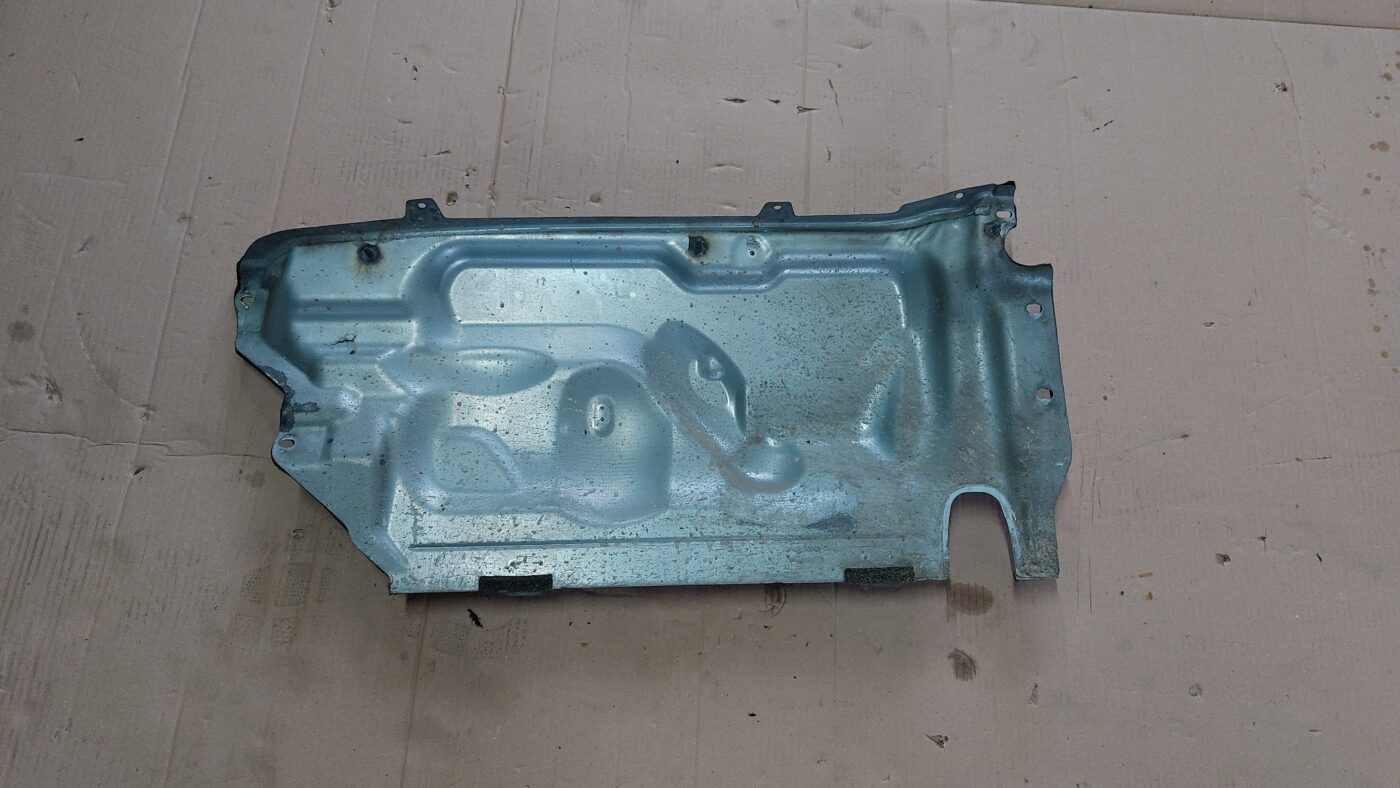 Izpūtēja sistēmas karstuma aizsargs priekš VOLVO V60 2012 2 Izpūtēja sistēmas karstuma aizsargs priekš VOLVO V60 2012