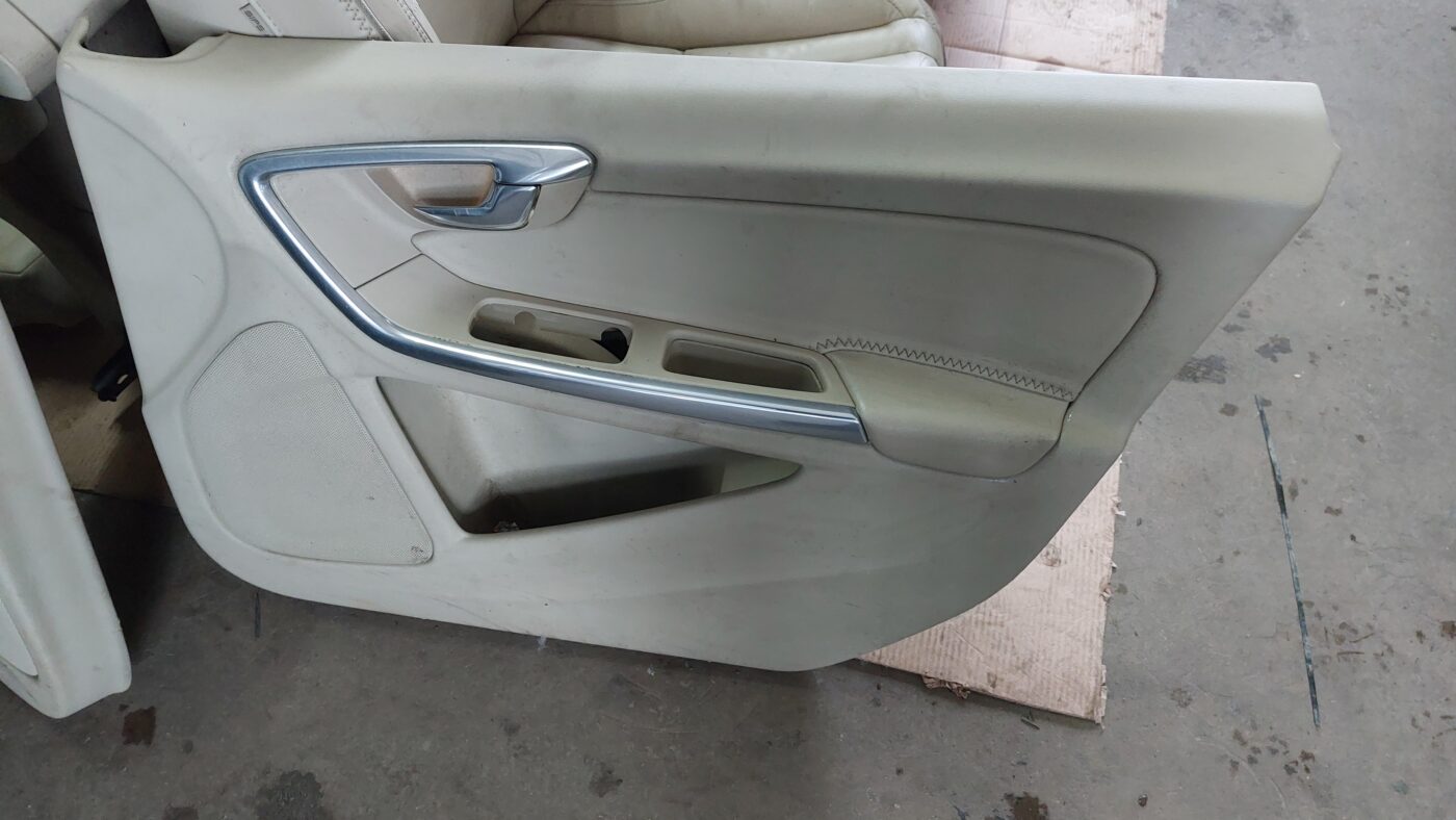 Sēdekļu komplekts priekš VOLVO V60 2012 6 Sēdekļu komplekts priekš VOLVO V60 2012