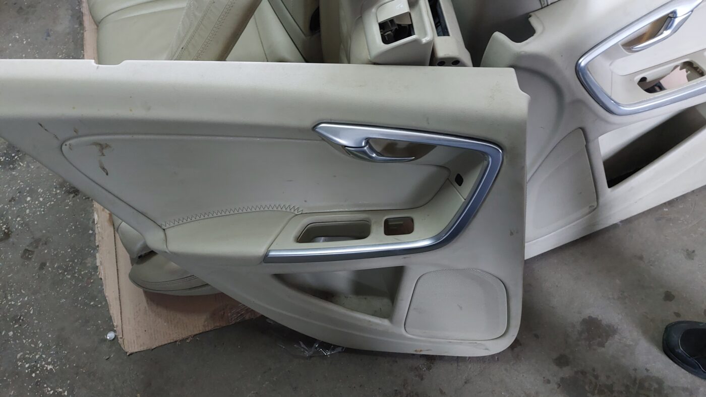 Sēdekļu komplekts priekš VOLVO V60 2012 7 Sēdekļu komplekts priekš VOLVO V60 2012