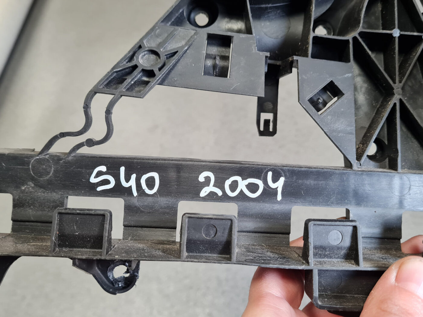 Durvju roktura iekšējais stiprinājums priekš VOLVO S40 2004 Black