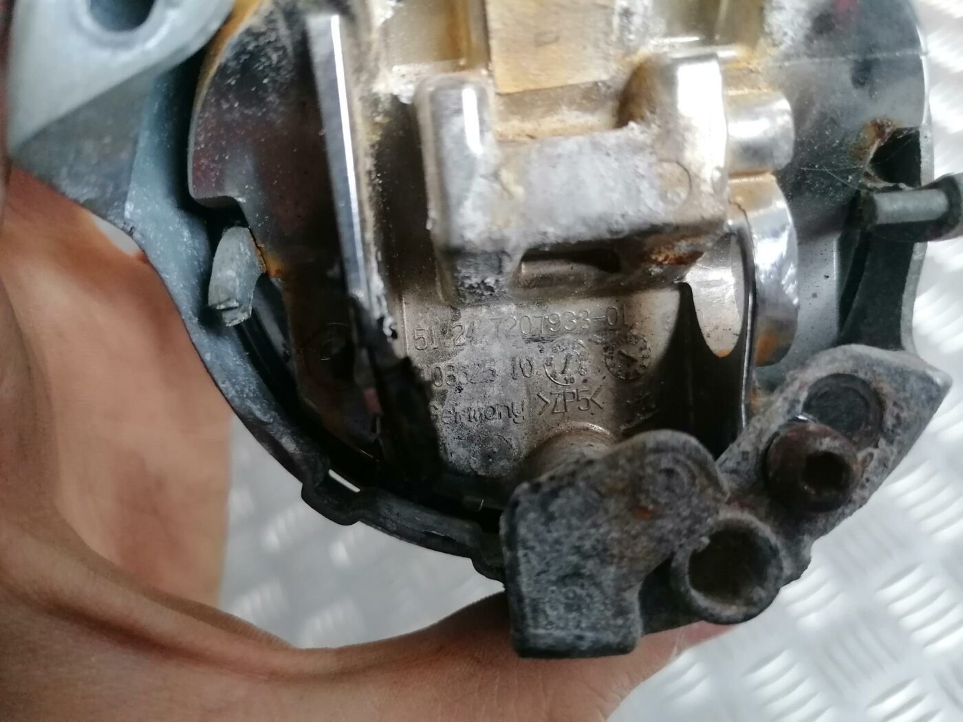 Bagažnieka vāka slēdzenes pogas emblēma priekš BMW 123 E87 2008 BLACK