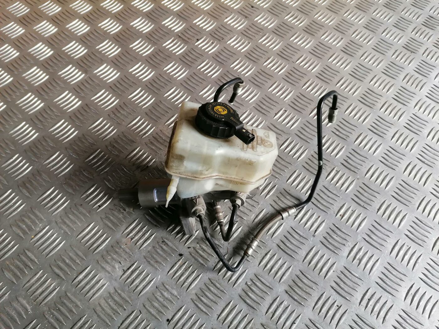 Bremžu pastiprinātāja galvenais cilindrs priekš BMW 123 E87 2008 BLACK