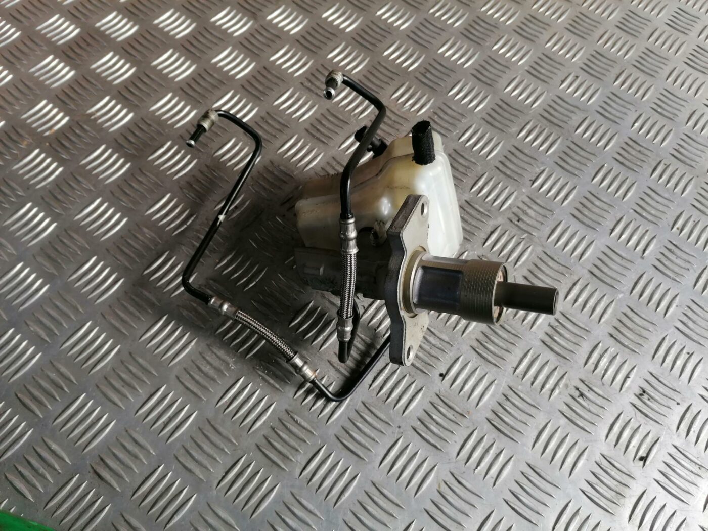 Bremžu pastiprinātāja galvenais cilindrs priekš BMW 123 E87 2008 BLACK