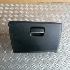 Mantu glabāšanas nodalījums pasažiera pusē priekš BMW 123 E87 2008 BLACK