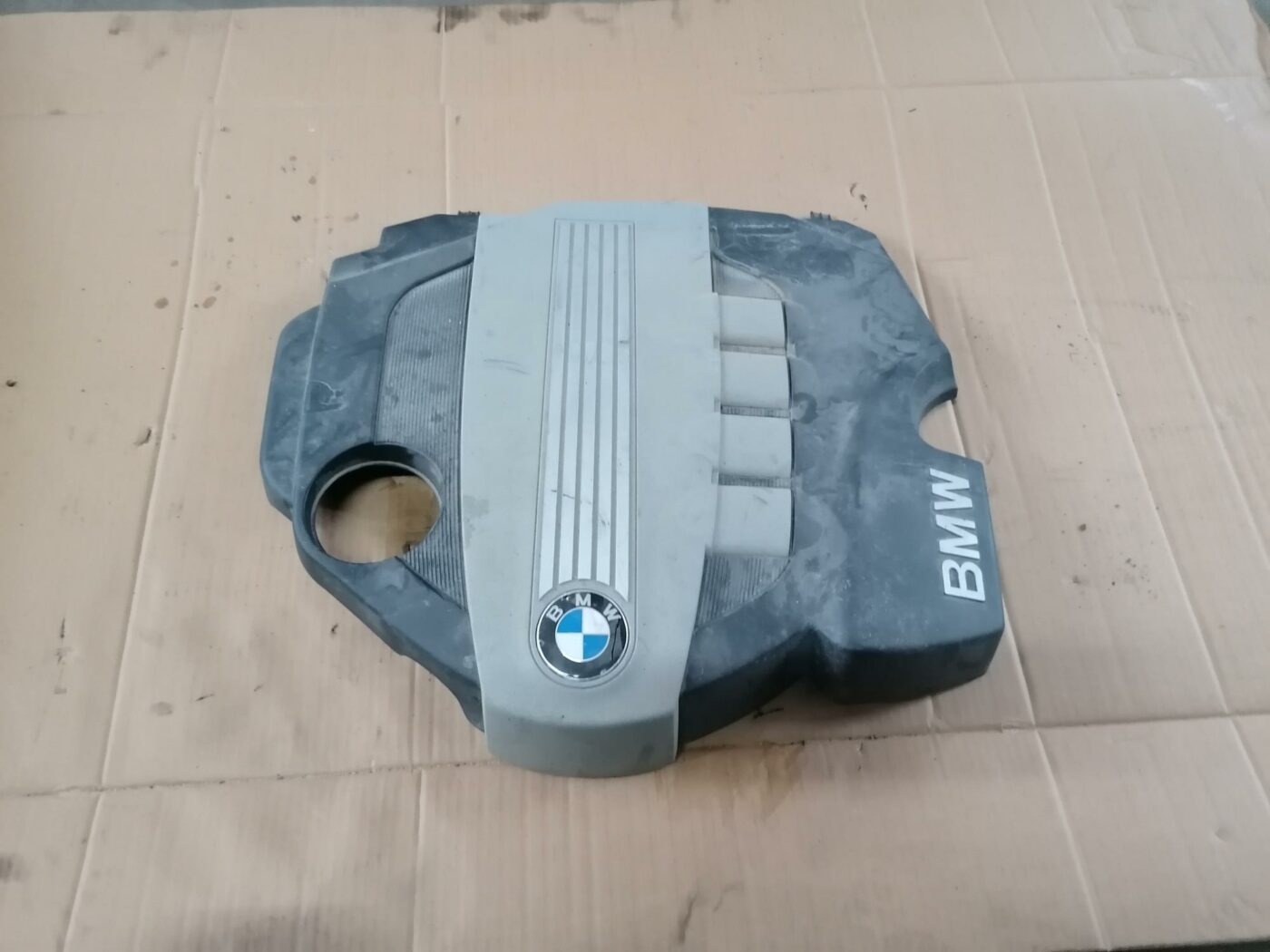 Dzinēja dekoratīvais vāks priekš BMW 123 E87 2008 BLACK 1 Dzinēja dekoratīvais vāks priekš BMW 123 E87 2008 BLACK