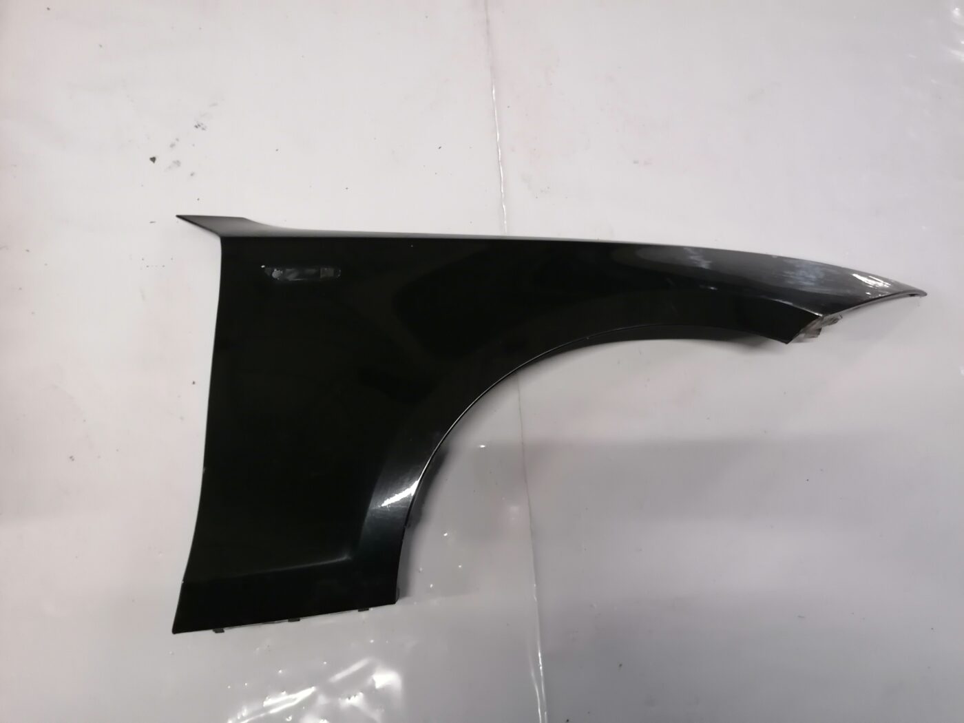 Priekšējais labais spārns priekš BMW 123 E87 2008 BLACK