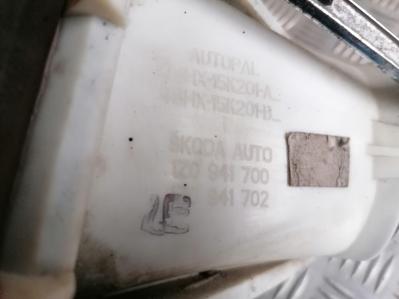 Miglas lukturis priekšā labajā pusē priekš ŠKODA OCTAVIA 2006 5 Miglas lukturis priekšā labajā pusē priekš ŠKODA OCTAVIA 2006