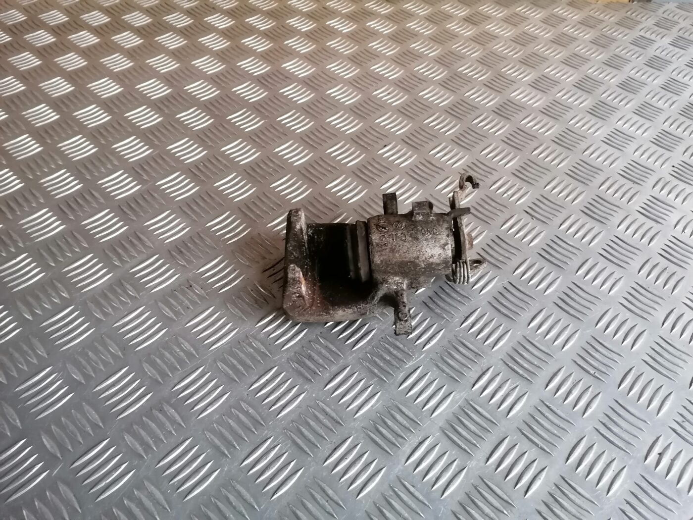 Aizmugurējais kreisais suports priekš ŠKODA OCTAVIA 2006