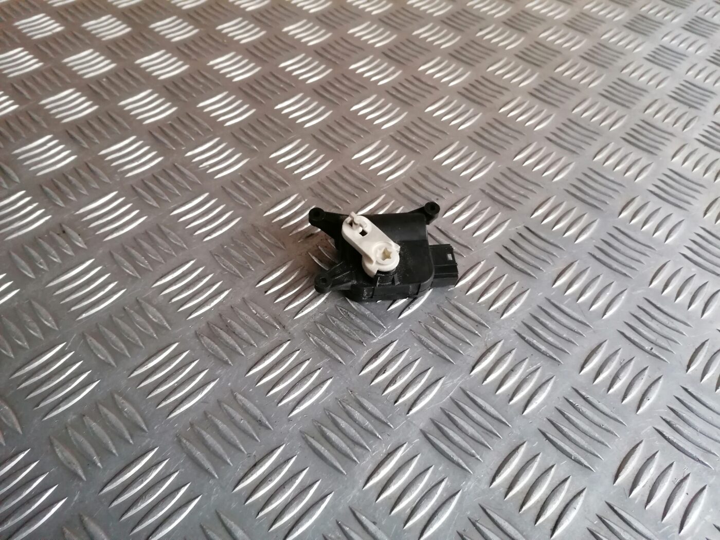 Apsildes sistēmas aktuators priekš ŠKODA OCTAVIA 2006