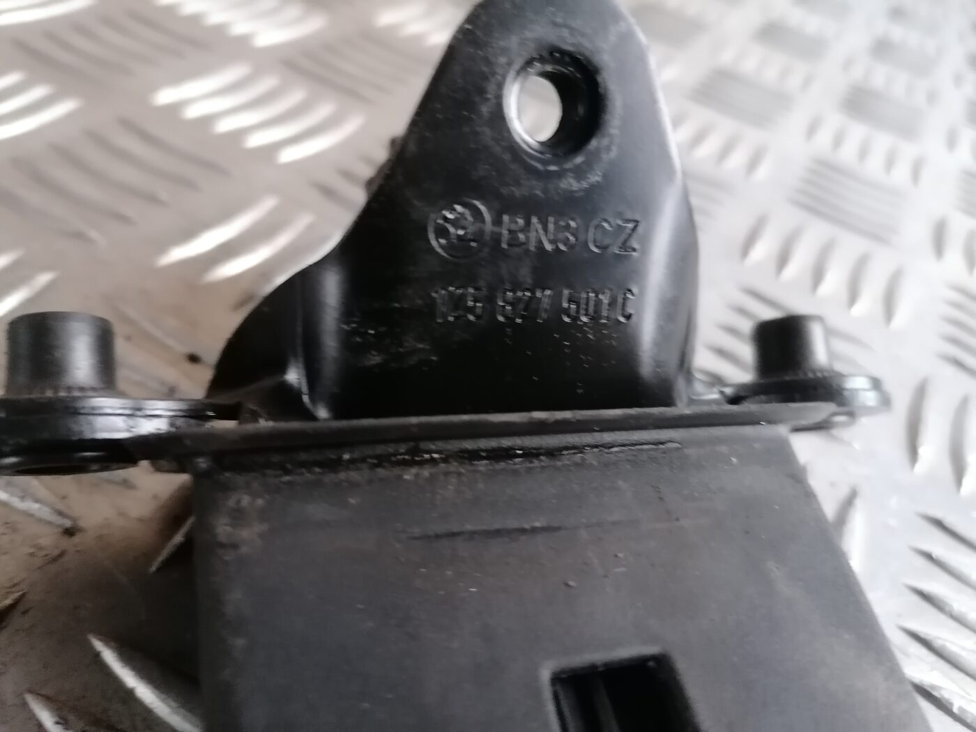 Bagāžnieka vāka slēdzene priekš ŠKODA OCTAVIA 2006 4 Bagāžnieka vāka slēdzene priekš ŠKODA OCTAVIA 2006