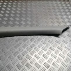 Priekšējas salona statnes apdare priekš ŠKODA OCTAVIA 2006