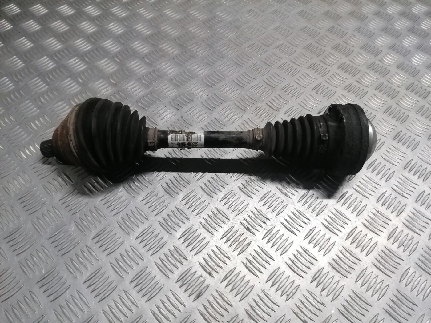 Pusass priekšējā kreisā priekš ŠKODA OCTAVIA 2006