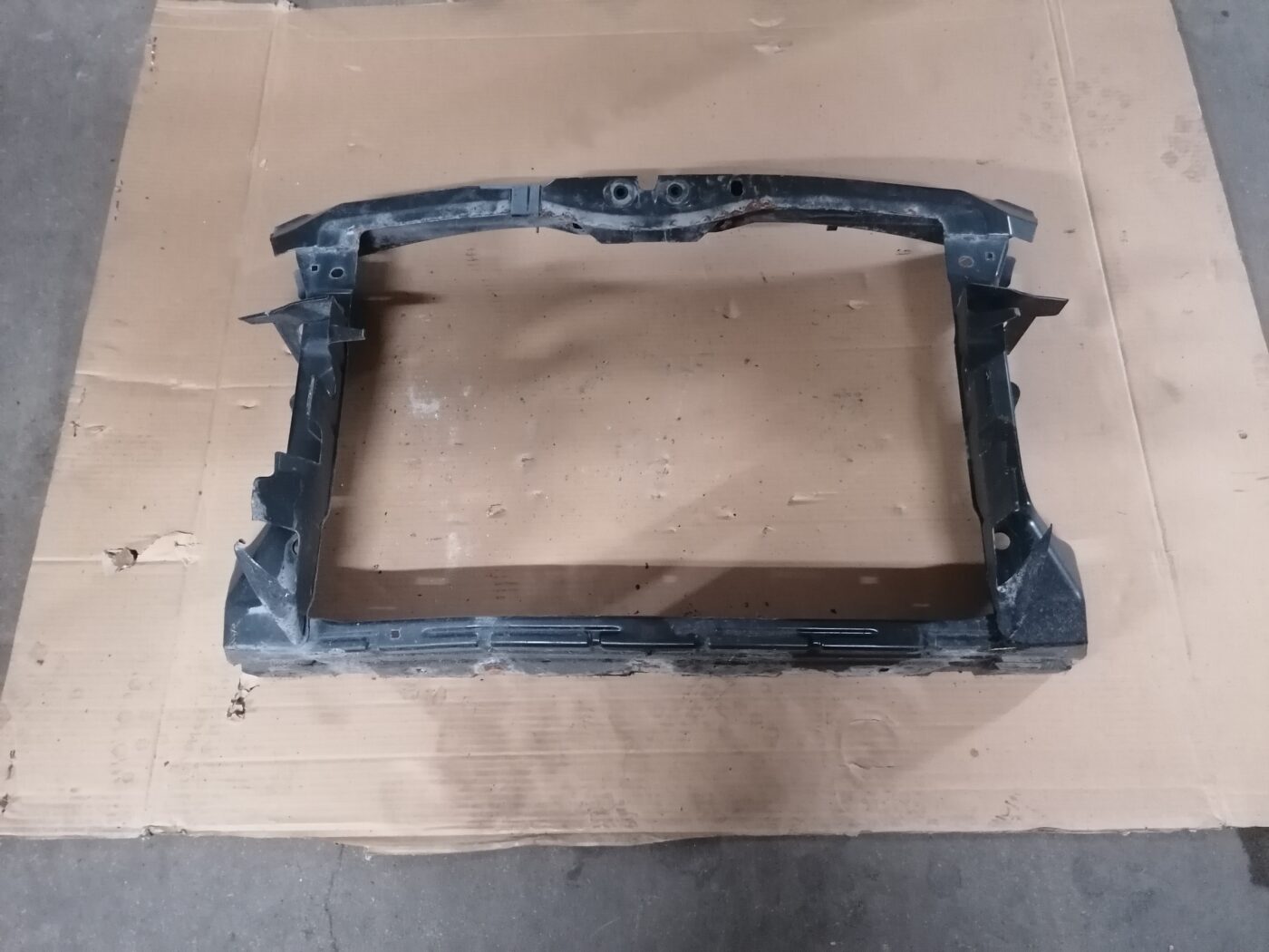 Priekšējā radiatora rāmis priekš ŠKODA OCTAVIA 2006 1 Priekšējā radiatora rāmis priekš ŠKODA OCTAVIA 2006