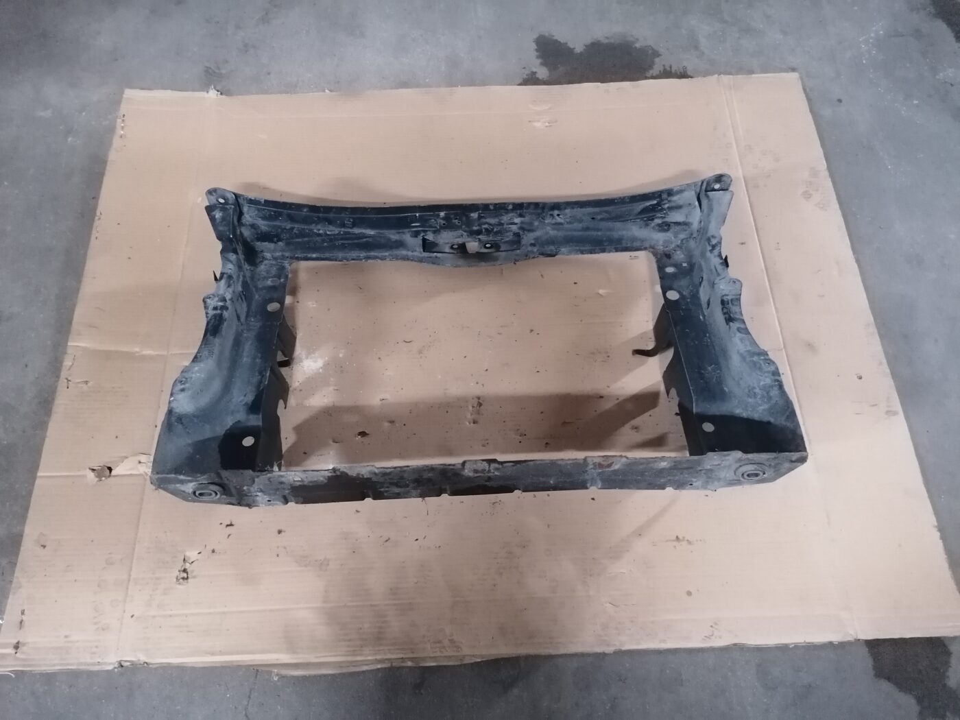 Priekšējā radiatora rāmis priekš ŠKODA OCTAVIA 2006 2 Priekšējā radiatora rāmis priekš ŠKODA OCTAVIA 2006