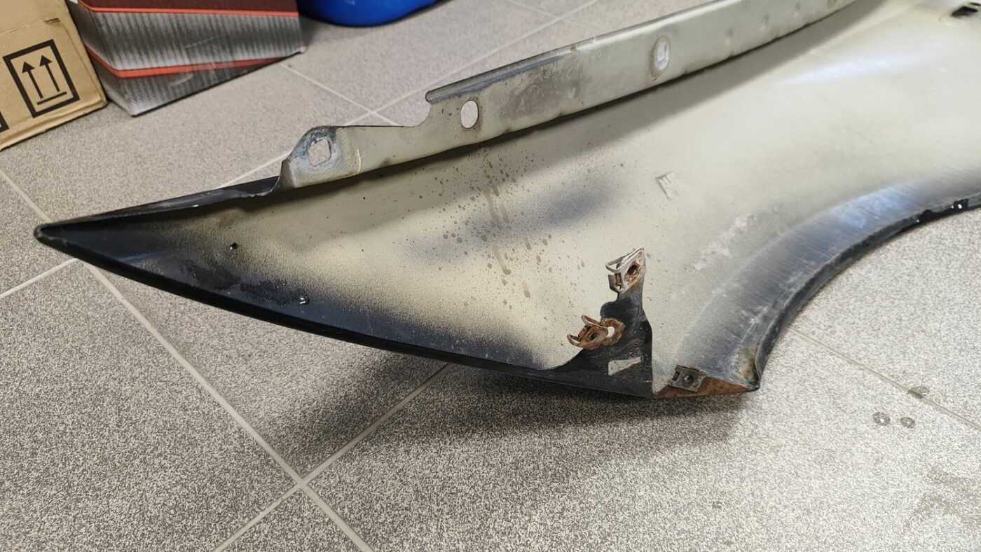 Priekšējais labais spārns priekš BMW 123 E87 2008 BLACK