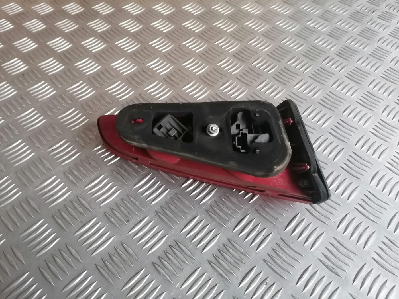 Bagāžnieka vāka labais lukturis priekš PEUGEOT 607 2010 5 Bagāžnieka vāka labais lukturis priekš PEUGEOT 607 2010