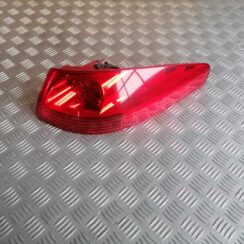 Aizmugurējais labais lukturis priekš PEUGEOT 607 2010