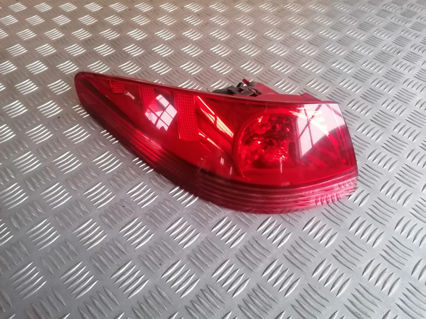 Aizmugurējais kreisais lukturis priekš PEUGEOT 607 2010 1 Aizmugurējais kreisais lukturis priekš PEUGEOT 607 2010