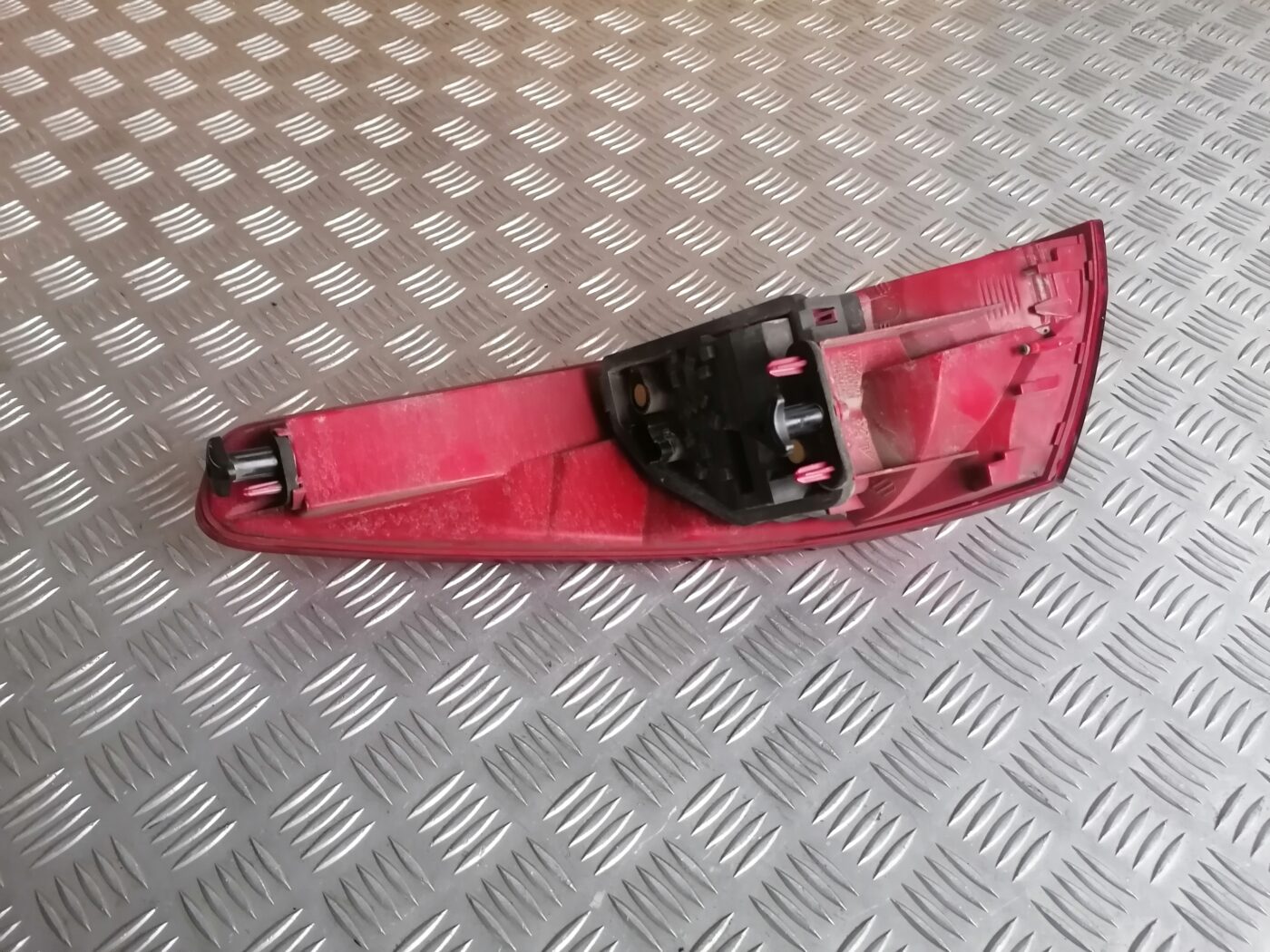 Aizmugurējais kreisais lukturis priekš PEUGEOT 607 2010 5 Aizmugurējais kreisais lukturis priekš PEUGEOT 607 2010