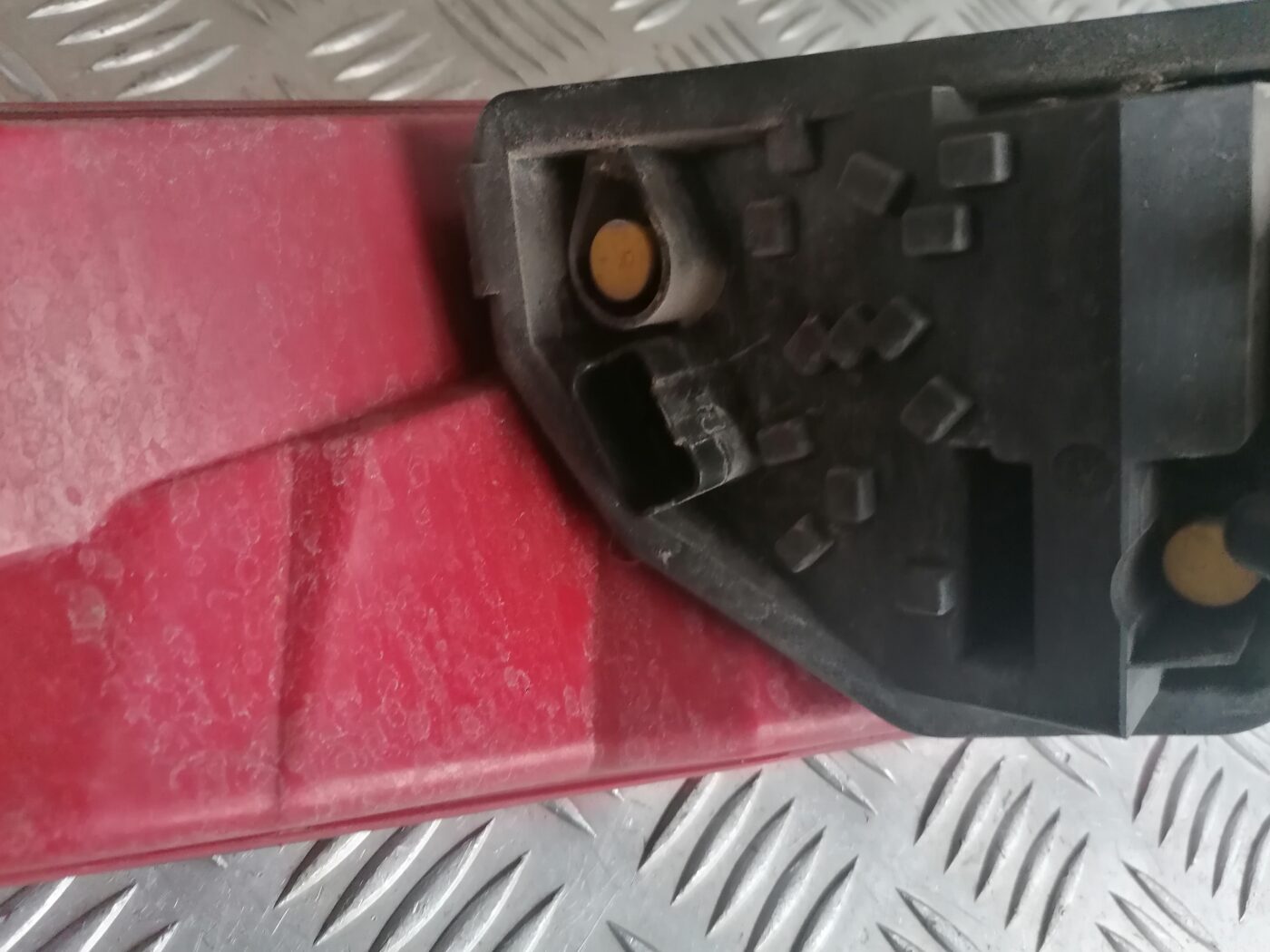 Aizmugurējais kreisais lukturis priekš PEUGEOT 607 2010 4 Aizmugurējais kreisais lukturis priekš PEUGEOT 607 2010