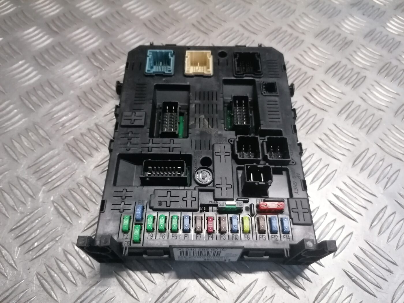 Komforta vadības bloks priekš PEUGEOT 607 2010