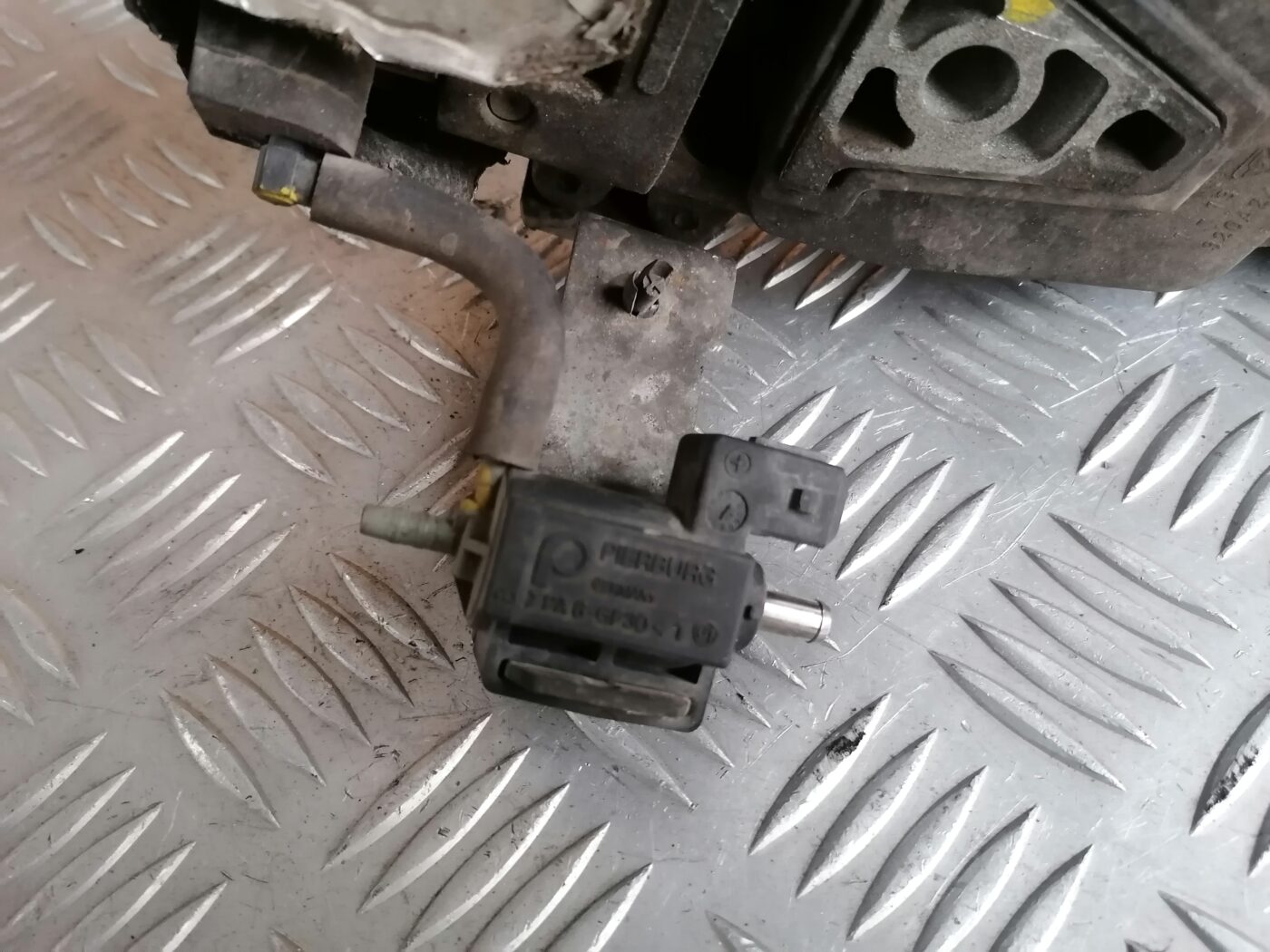 Dzinēja spilvens priekš PEUGEOT 607 2010