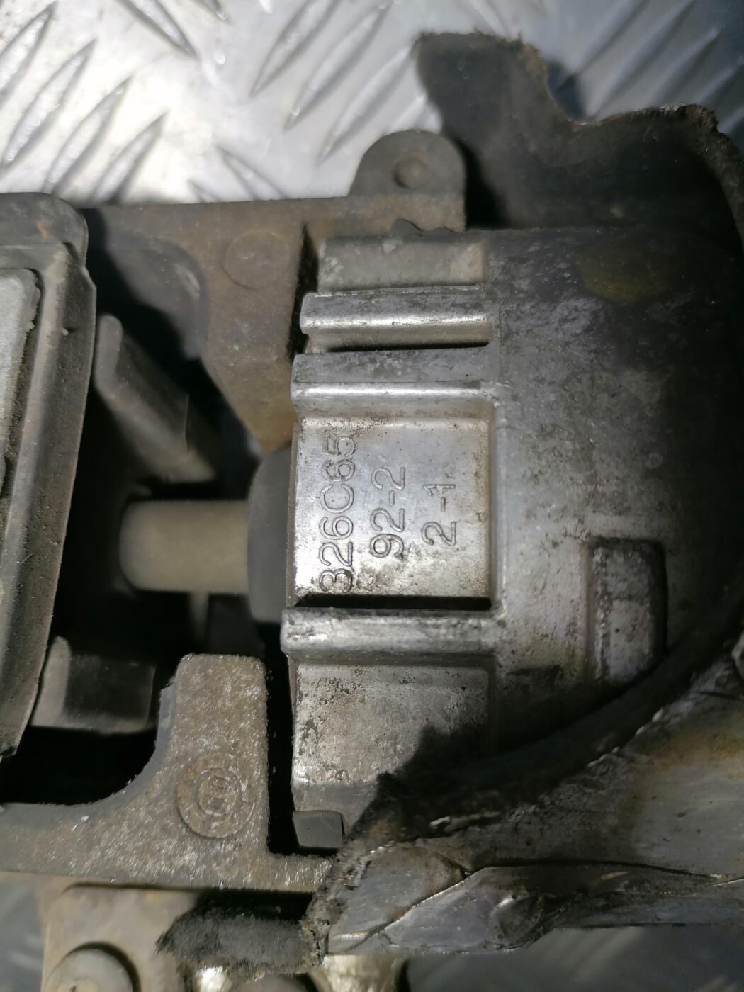 Dzinēja spilvens priekš PEUGEOT 607 2010