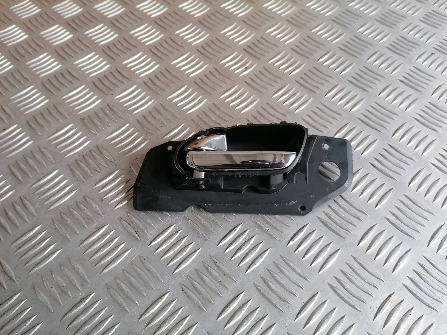 Salona durvju rokturis, priekšējais kreisais priekš PEUGEOT 607 2010 1 Salona durvju rokturis, priekšējais kreisais priekš PEUGEOT 607 2010