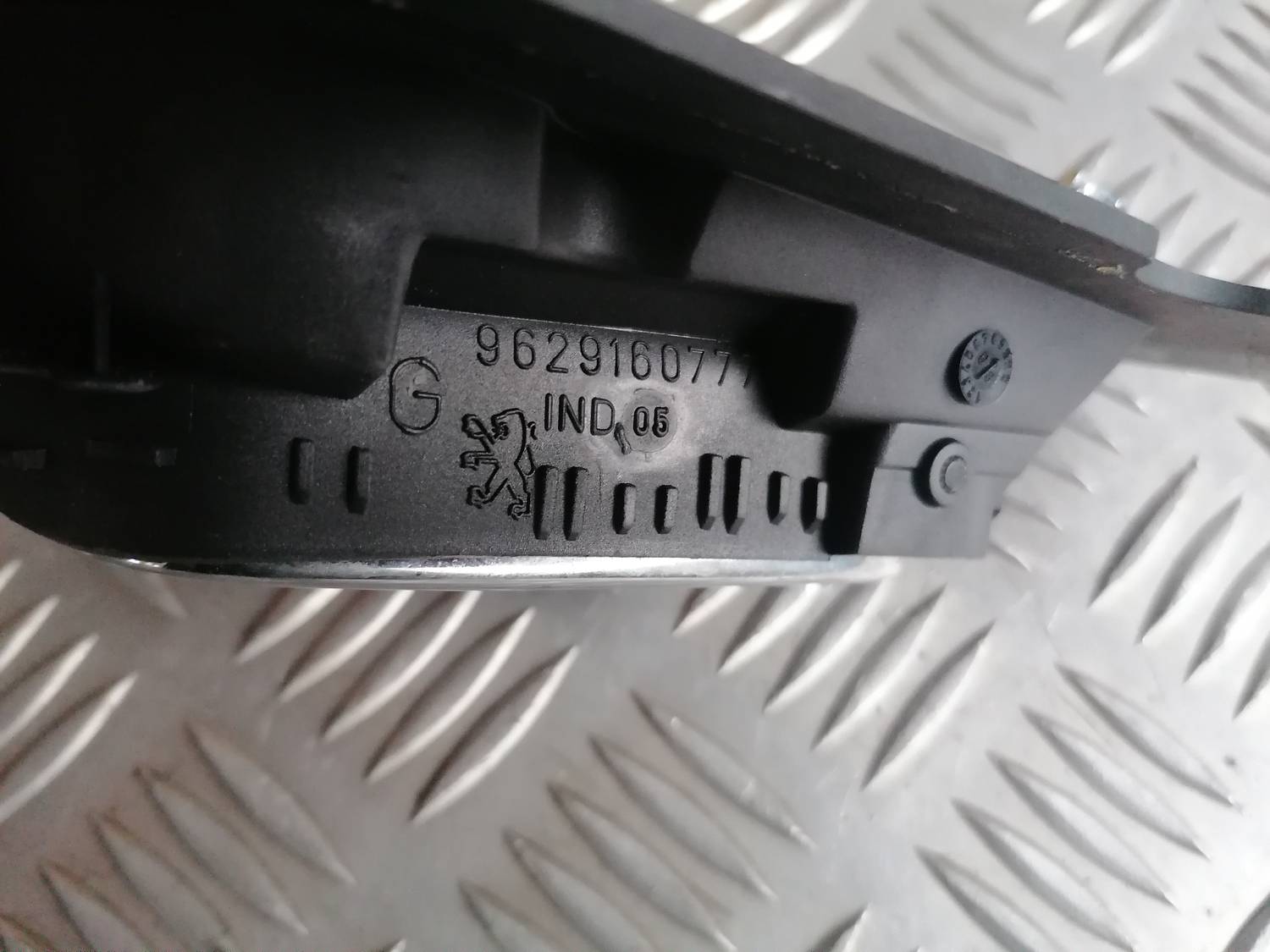 Salona durvju rokturis, priekšējais kreisais priekš PEUGEOT 607 2010 3 Salona durvju rokturis, priekšējais kreisais priekš PEUGEOT 607 2010