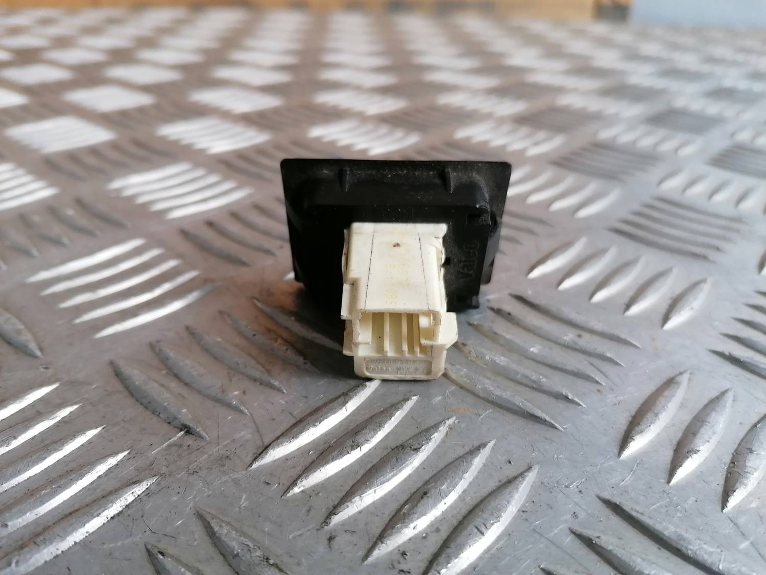 Bagāžnieka vāka atvēršanas rokturis/poga priekš PEUGEOT 607 2010 3 Bagāžnieka vāka atvēršanas rokturis/poga priekš PEUGEOT 607 2010