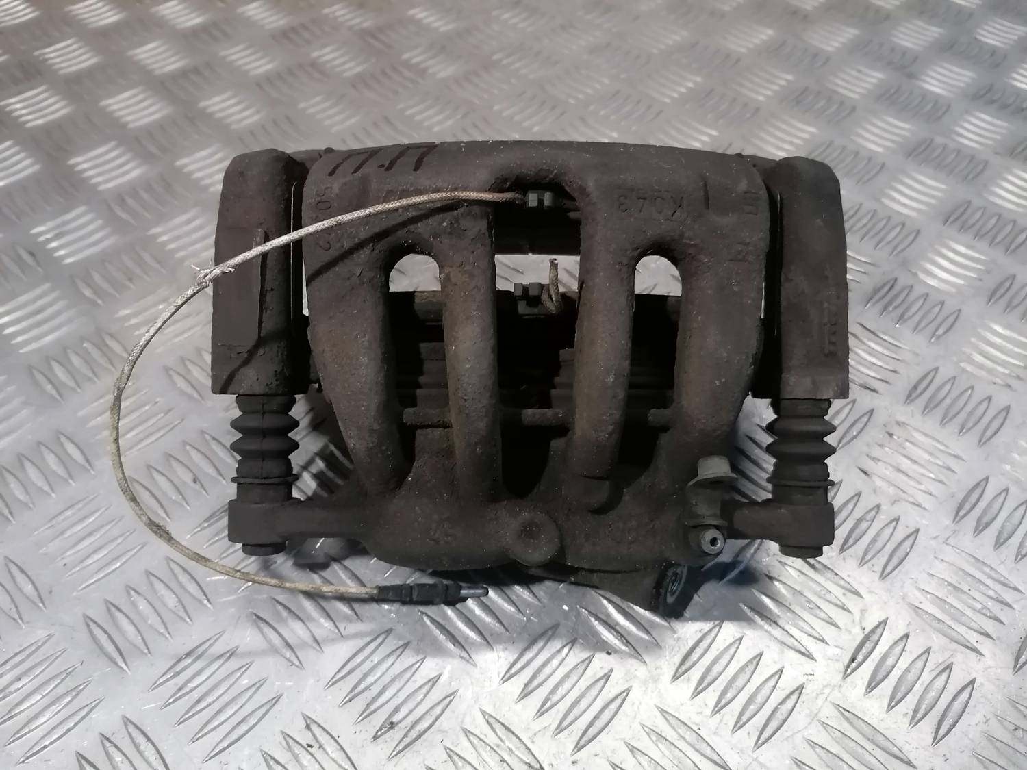 Priekšējais labais suports priekš PEUGEOT 607 2010