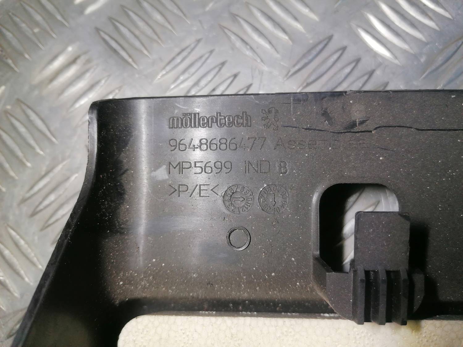 Stūres statnes putekļu aizsargs (salonā) priekš PEUGEOT 607 2010