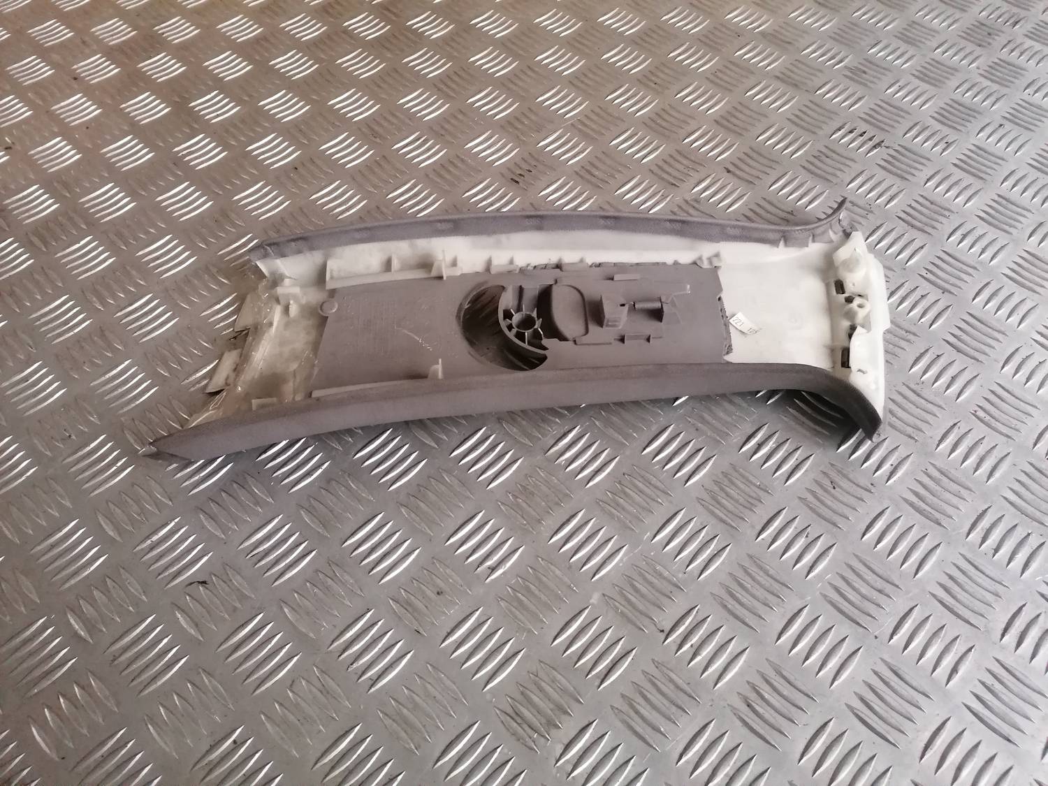 Vidējas salona statnes apdare priekš PEUGEOT 607 2010 4 Vidējas salona statnes apdare priekš PEUGEOT 607 2010