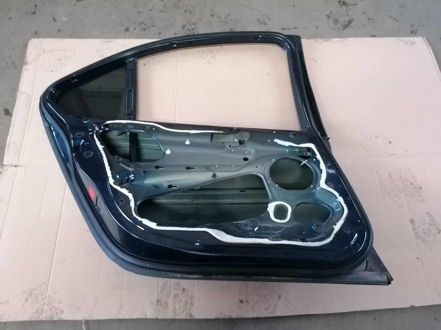 Aizmugurējās kreisās durvis priekš PEUGEOT 607 2010