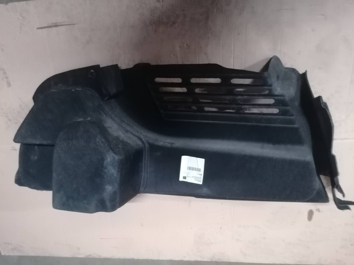 Bagāžnieka nodalījuma sānu apdare priekš PEUGEOT 607 2010