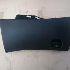 Mantu glabāšanas nodalījums pasažiera pusē priekš PEUGEOT 607 2010