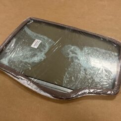 Aizmugurējo kreiso durvju stikls priekš TOYOTA COROLLA 2016-2019 6810402410