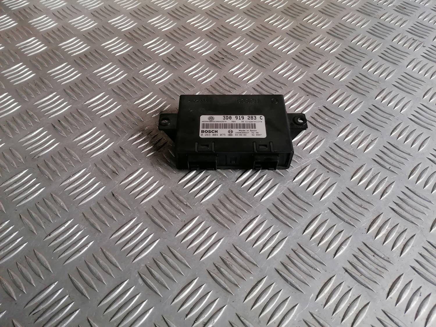 Parkošanās devēju vadības bloks priekš VW PHAETON 2003 4 Parkošanās devēju vadības bloks priekš VW PHAETON 2003