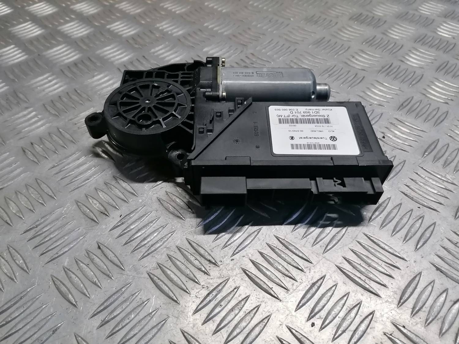 Elektrisko stiklu motors priekš VW PHAETON 2003 4 Elektrisko stiklu motors priekš VW PHAETON 2003