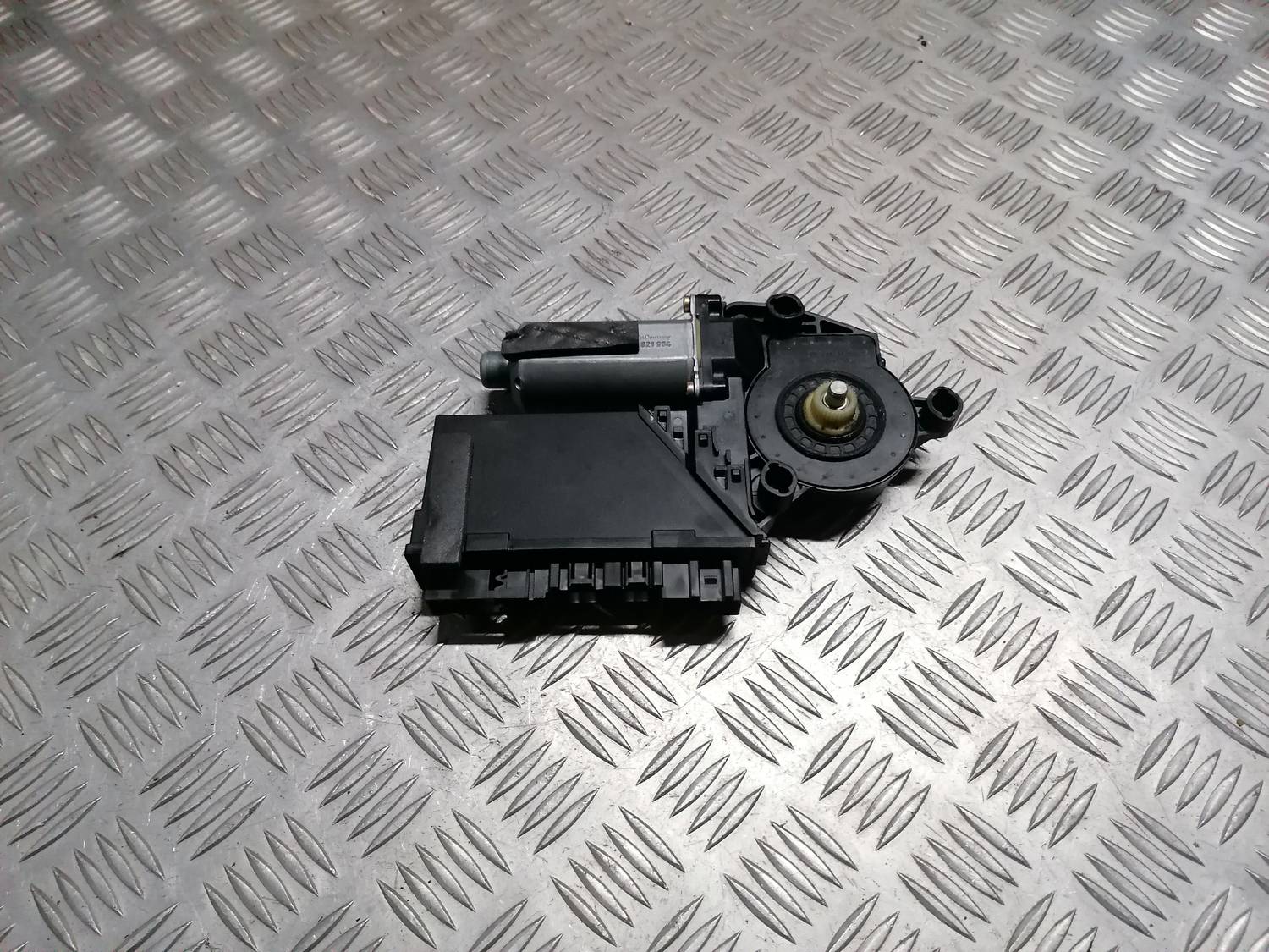 Elektrisko stiklu motors priekš VW PHAETON 2003 3 Elektrisko stiklu motors priekš VW PHAETON 2003