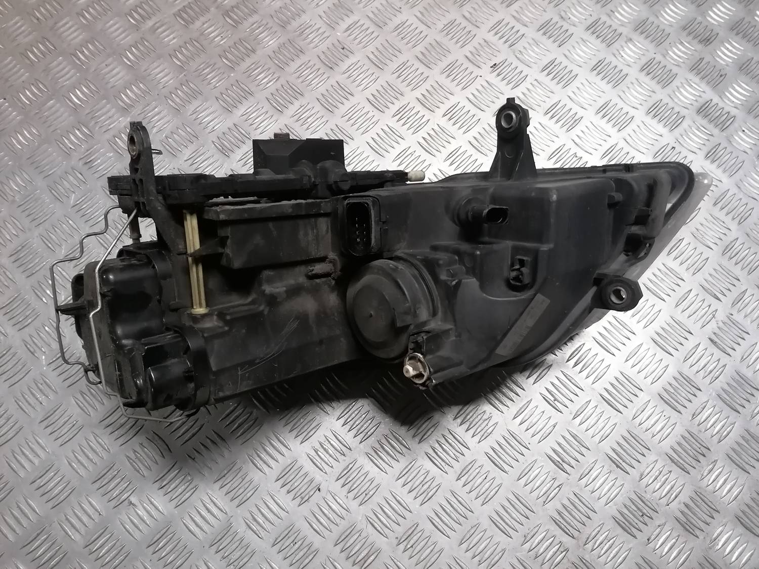 Priekšējais labais lukturis priekš VW PHAETON 2003 8 Priekšējais labais lukturis priekš VW PHAETON 2003