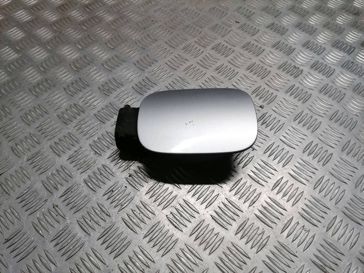 Degvielas tvertnes vāks priekš VW PHAETON 2003 1 Degvielas tvertnes vāks priekš VW PHAETON 2003